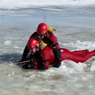 Firefighters train for ice rescues as spring thaw nears 3 County of Vermilion River Ice Rescue
